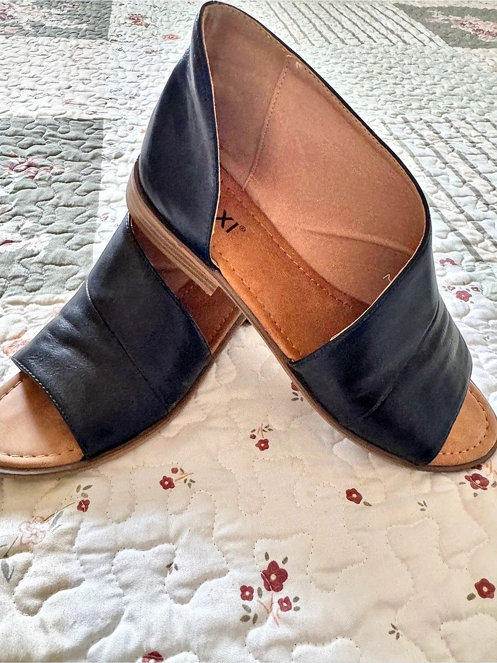Taxi Black Leather-Look Mules
